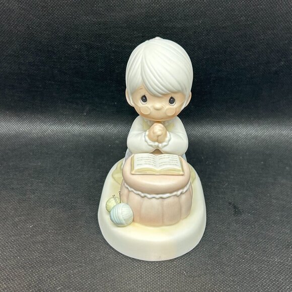 PRECIOUS Moments Member’s Only  “Grandma's Prayer“ figurine - Picture 1 of 5